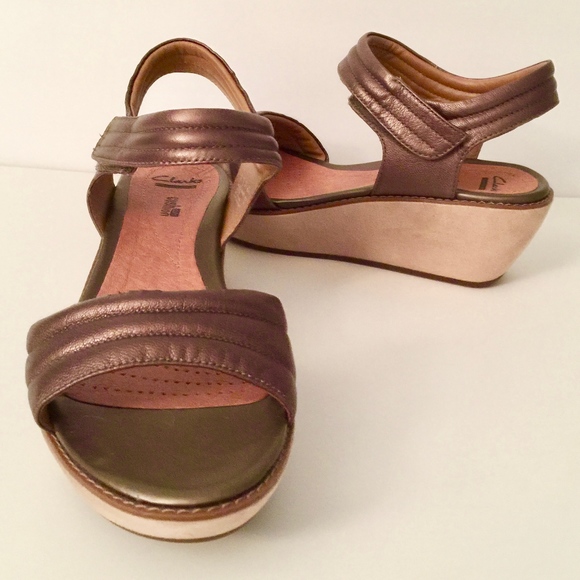 clarks bronze sandals